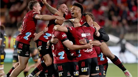 CRUSADERS, OTRA VEZ CAMPEÓN