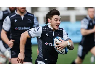 MATEO CARRERAS RENOVÓ CONTRATO CON NEWCASTLE FALCONS