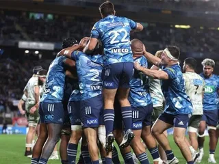 Blues se impuso ante la historia