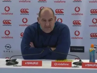 Un micrófono abierto al final de la conferencia le ocasiona problemas al entrenador de Los Pumas
