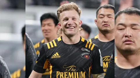 DAMIAN MCKENZIE HACE DE LAS SUYAS EN JAPÓN