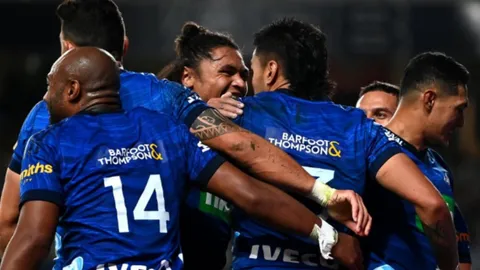 BLUES NO LE DIO RESPIRO A REBELS