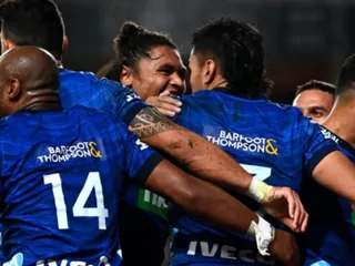 BLUES NO LE DIO RESPIRO A REBELS