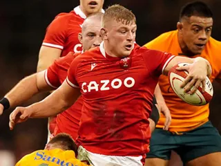 UN JOVEN CAMADA 2000 CAPITANEARÁ GALES EN EL PARTIDO ANTE INGLATERRA