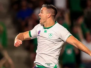 IRLANDA GOLEÓ A TONGA Y SEXTON SE CONVIRTIÓ EN EL GOLEADOR HISTÓRICO DEL TRÉBOL