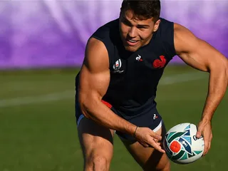 ANTOINE DUPONT VISITÓ NUEVAMENTE AL CIRUJANO Y LE DIÓ UNA BUENA NOTICIA