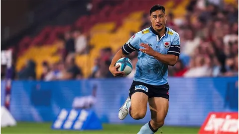 PREOCUPACIÓN EN WARATAHS POR LALAKAI FOKETI TRAS SER HOSPITALIZADO