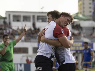 PAMPAS VENCIÓ CON AUTORIDAD A COBRAS BRASIL XV Y QUEDÓ COMO ÚNICO LÍDER