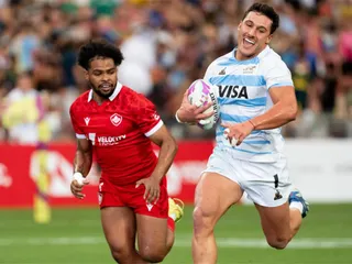 LOS PUMAS 7S GOLEARON A CANADÁ Y CLASIFICARON PRIMEROS