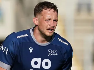 "ME AGARRÓ POR EL CUELLO, ROMPIÓ MIS GAFAS DE SOL Y ME HIZO UN CORTE EN LA PARTE SUPERIOR DEL OJO": LA DENUNCIA DE UN AFICIONADO A UN JUGADOR DE SALE SHARKS