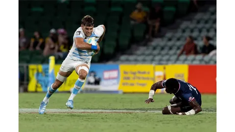 LOS PUMAS 7s CAYERON ANTE ESTADOS UNIDOS Y DEFINIRÁN LA CLASIFICACIÓN EL SÁBADO