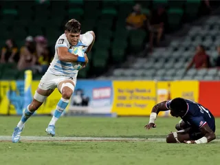 LOS PUMAS 7s CAYERON ANTE ESTADOS UNIDOS Y DEFINIRÁN LA CLASIFICACIÓN EL SÁBADO