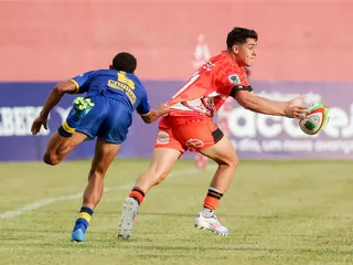 SELKNAM SUFRIÓ PARA VENCER A COBRAS Y CELEBRÓ SU PRIMER TRIUNFO