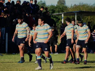 DEL SUR GANÓ CON BONUS Y ESTIRÓ SU VENTAJA EN LA CIMA