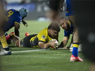 PEÑAROL SUPERÓ A COBRAS Y NO LE PIERDE PISADA A PAMPAS