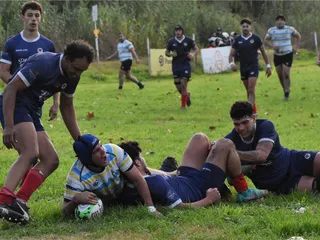 DEL SUR APABULLÓ A ARSENAL ZÁRATE Y AVANZA A PASO FIRME RUMBO AL ASCENSO