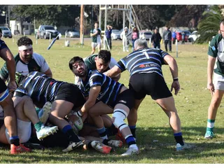 SAN MIGUEL SE QUEDÓ CON UN TRABAJADO TRIUNFO ANTE LA SALLE Y CONTINÚA EN EL PODIO