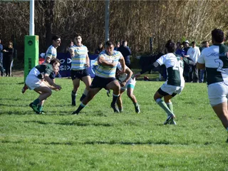 DEL SUR SUMÓ UNA NUEVA VICTORIA Y NO AFLOJA EN LA CIMA