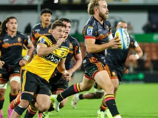 CHIEFS LE ROBÓ LA PUNTA A HURRICANES EN EL SUPER RUGBY PACIFIC