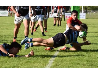 EN UN ATRACTIVO PARTIDO, PORTEÑO VENCIÓ A ALMAFUERTE Y LO BAJÓ DE LA PUNTA