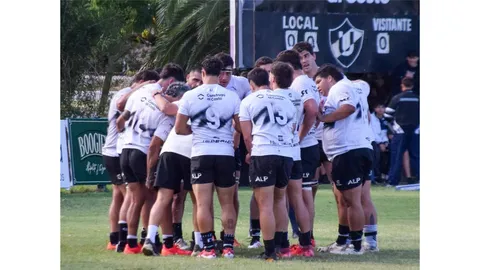UNIVERSITARIO DE LA PLATA SALIÓ DEL FONDO Y HUNDIÓ A DEPORTIVA FRANCESA