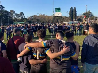 LOS CEDROS GOLEÓ Y SE AFIANZA EN LA CIMA