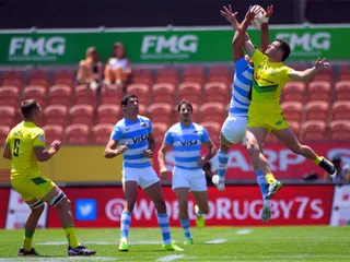 Los Pumas 7s comenzaron con una derrota y un triunfo en el Seven de Hamilton