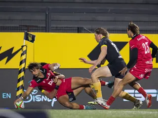 DOGOS XV VENCIÓ A PEÑAROL Y SE AFIANZA EN EL LIDERAZGO
