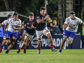 SELKNAM PEGÓ PRIMERO, PERO SU INDISCIPLINA Y EL PIE DE DOGLIANI LE DIERON LA VICTORIA CON CLASIFICACIÓN INCLUIDA A CAPIBARAS XV