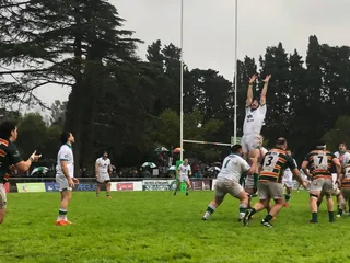 LOMAS ATHLETIC CONSIGUIÓ UN GRAN TRIUNFO ANTE HURLING COMO VISITANTE Y VA POR EL ASCENSO