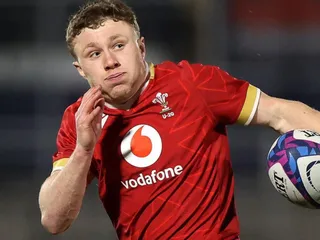TOM BOWEN DEL SUB 20 GALÉS PODRÁ JUGAR TRAS SER EXPULSADO CON GEORGIA