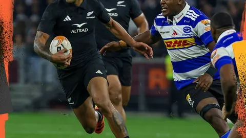 LOS ALL BLACKS DEBUTARON CON UN TRABAJADO TRIUNFO ANTE LOS STORMERS