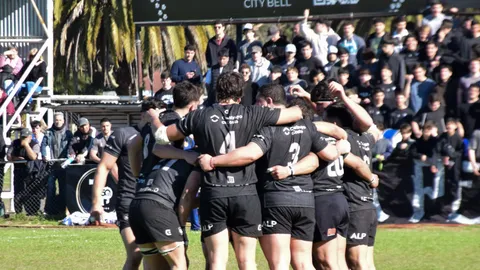Universitario de La Plata obtuvo un triunfo increíble ante Olivos  y sueña con quedarse en la categoría
