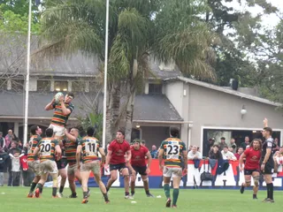Lomas Athletic se quedó con el clásico en su visita a Burzaco y se aseguró el ticket a los play off