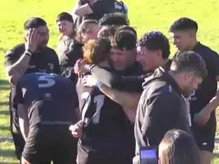 El campeón Defensores de Glew venció en su visita Floresta y sigue de festejo a la espera de la resolución del ascenso.