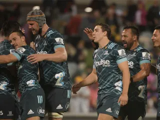 Highlanders se llevó un triunfo agónico de su visita a Brumbies