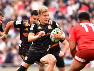 Chiefs venció a Sunwolves y continúa invicto