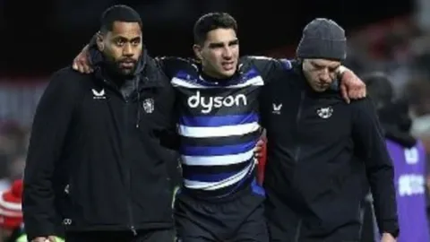Santiago Carreras lesionado en el partido entre Bath y Gloucester