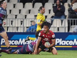 Crusaders se llevó un duelo muy parejo ante Reds