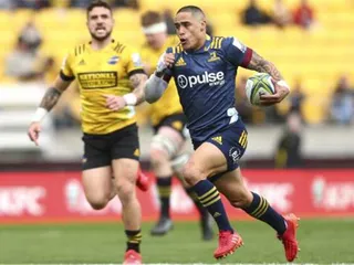Hurricanes volvió a ganar en su casa