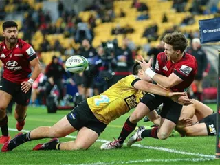 Crusaders y Hurricanes, cara a cara en Christchurch