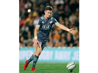 Jordie Barrett seguirá en Hurricanes en 2021