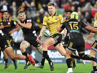 Hurricanes mantiene viva la esperanza