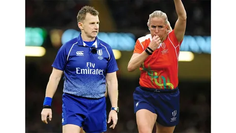 Nigel Owens y Joy Neville harán historia en el referato