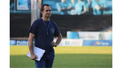 Esteban Meneses anunció el plantel de Los Teros para el Sudamericano